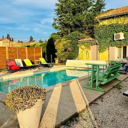 Provencale Avec Jardin Et Piscine Privee A *